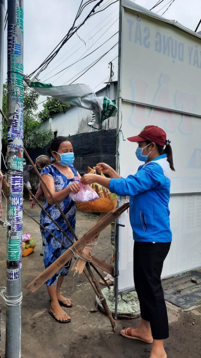 Trao quà đến người dân ở P.Phước Long A và Phước Long B (ngày 19/09/2021)